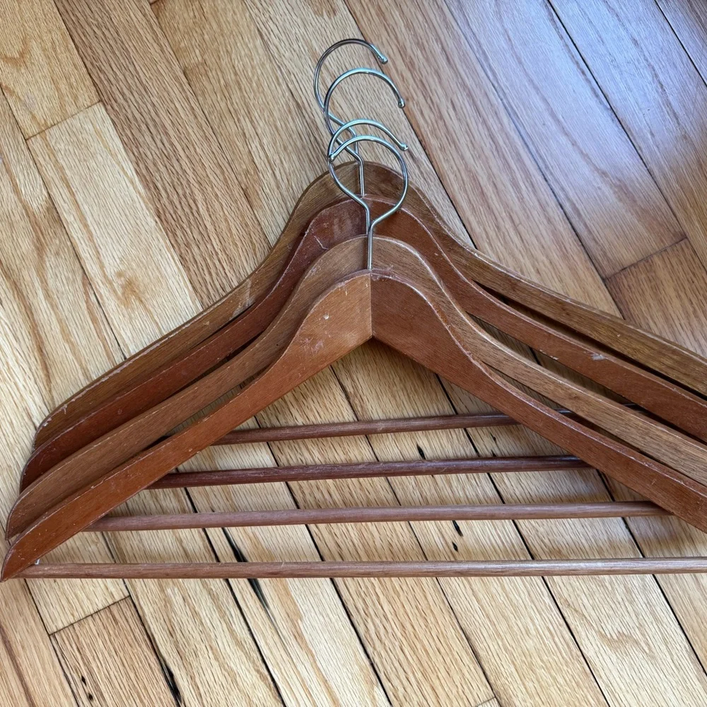 Wooden Clothes Hangers Set